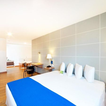 Lp Equipetrol Hotel Санта Крус де ла Сиера Екстериор снимка