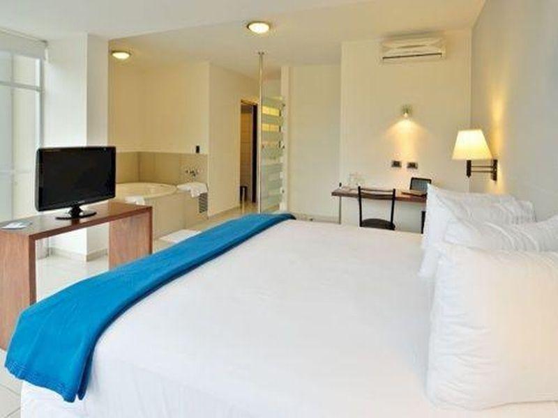 Lp Equipetrol Hotel Санта Крус де ла Сиера Екстериор снимка