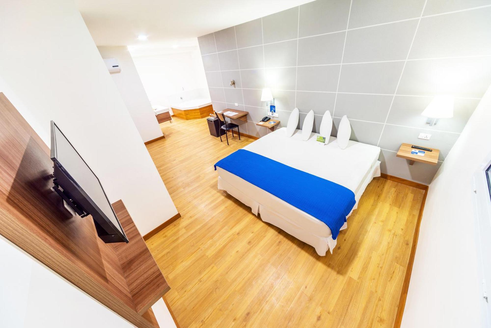 Lp Equipetrol Hotel Санта Крус де ла Сиера Екстериор снимка